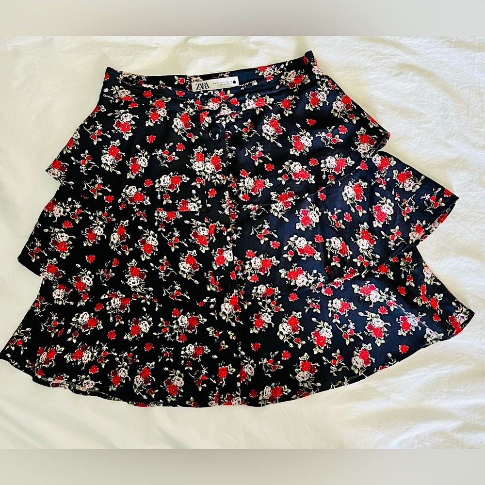 Beautiful Zara floral skirt